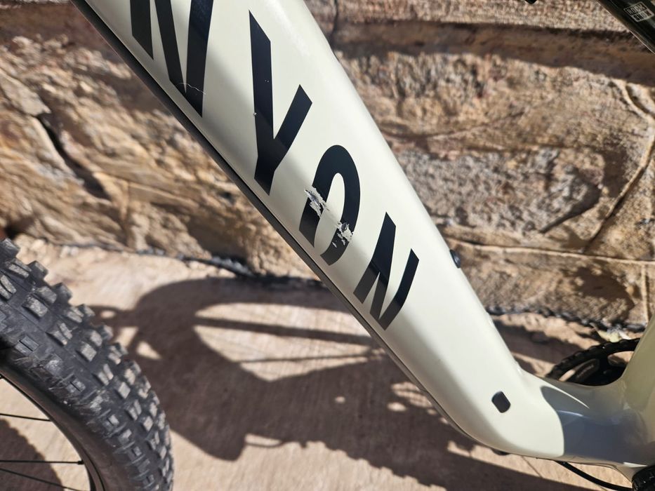 Bicicleta canyon de carbon full suspension