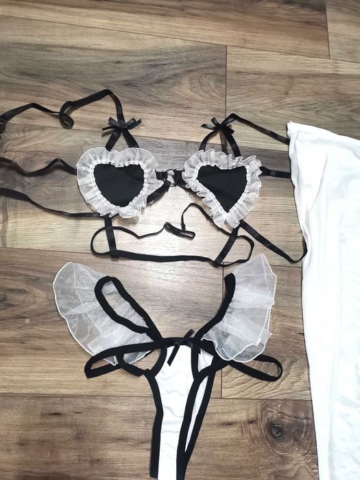 Секси костюм със сърца и дълги бели чорапи дателен бельо