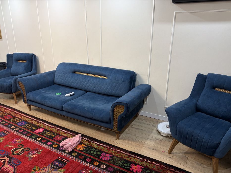 Продам диван в зал