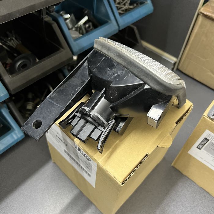 Новые ориг поворотники bmw e34 бмв е34