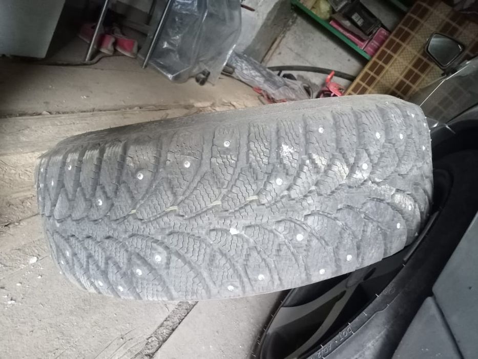 Продам зимннюю шипованную резину с дисками
