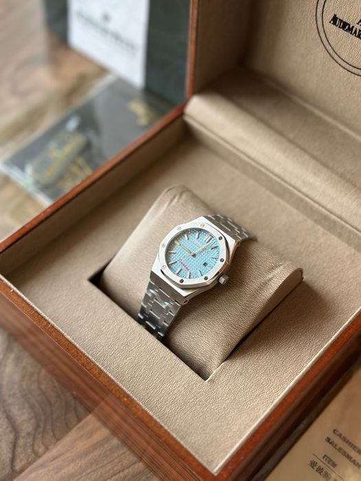 Audemars Piguet Royal Oak Blue Dial 33 mm Quartz - дамски модел