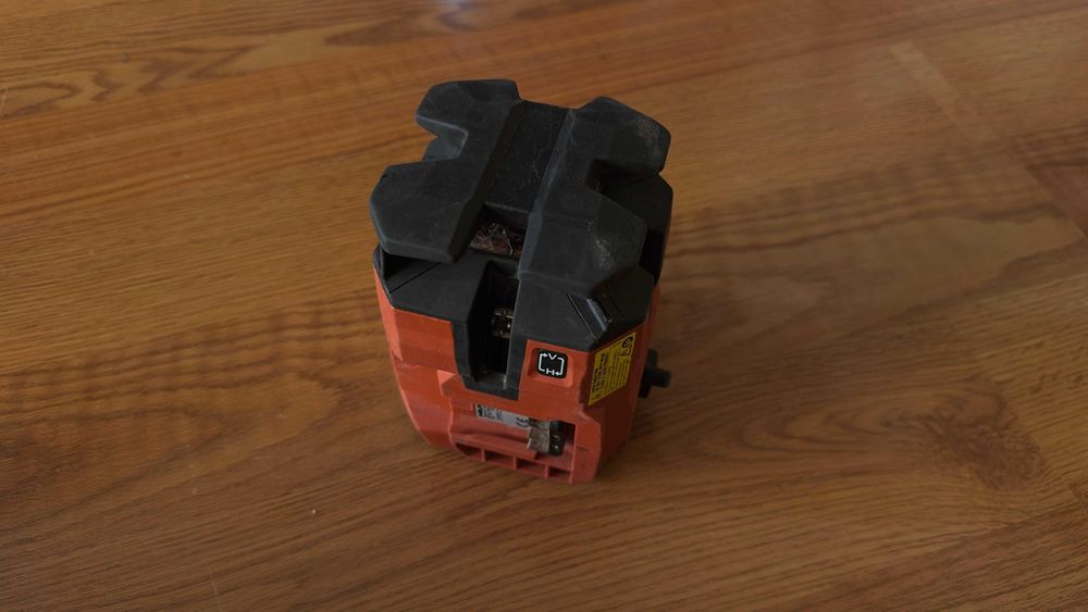 Nivela laser cu lini verzi  Hilti Pm 40  fara acumulatot pret 800 lei