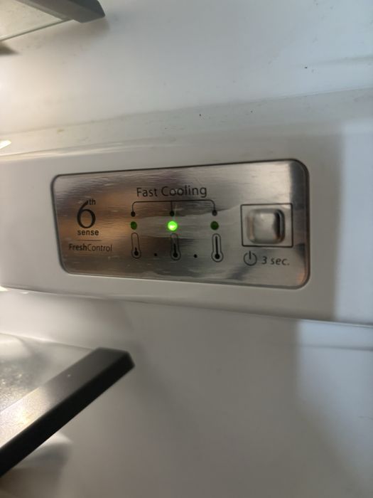 Vand frigider Whirlpool