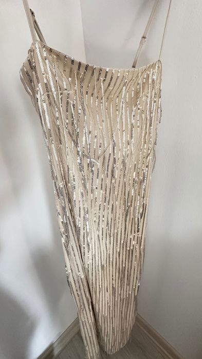 Стилна рокля с пайети – перфектна за повод