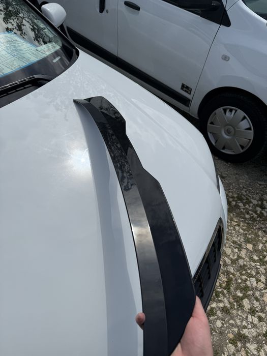 Спортен лип спойлер за таван / багажник – Черен гланц (Нов)