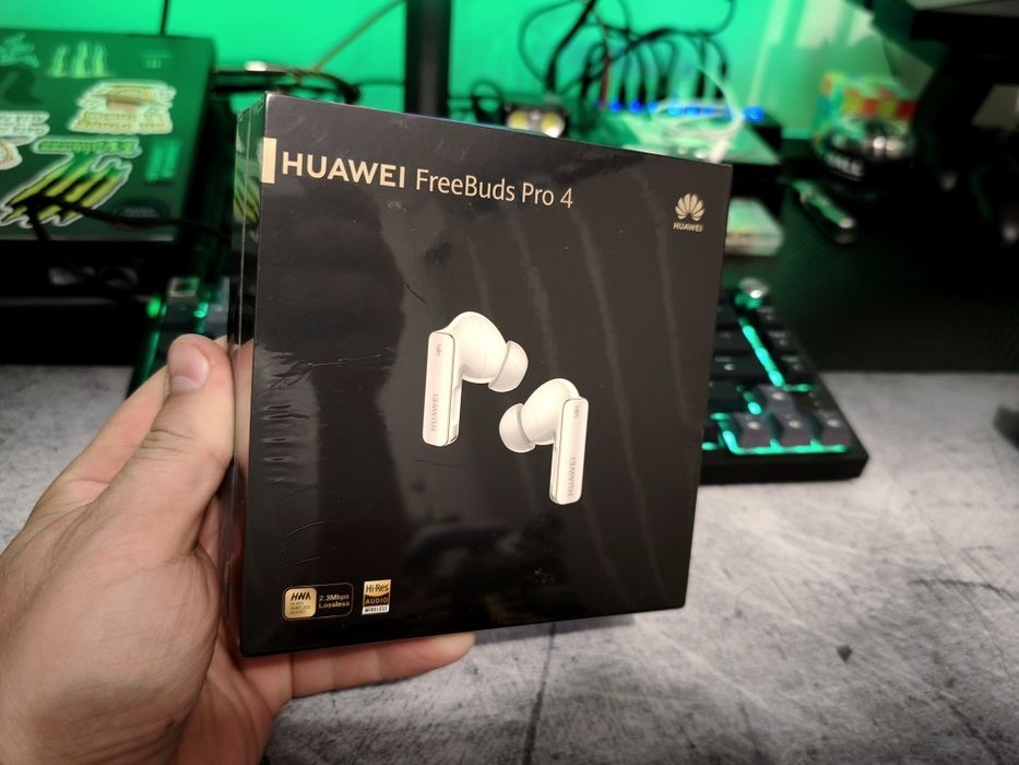 Vând căști de gaming Corsair HS80 pe cablu USB