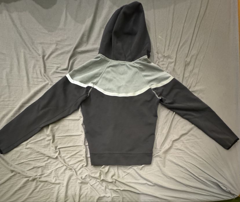 Продавам оригинален екип Nike tech fleece и тениска размер S, НОВО!