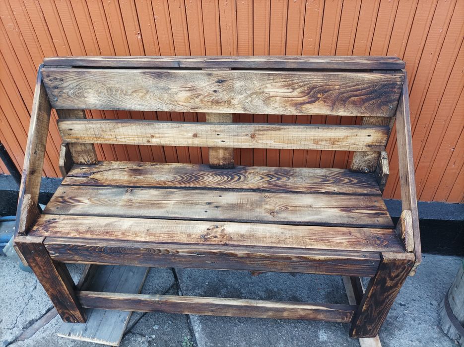 Продам скамейку и паллет.