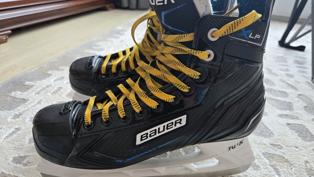 Коньки хоккейные