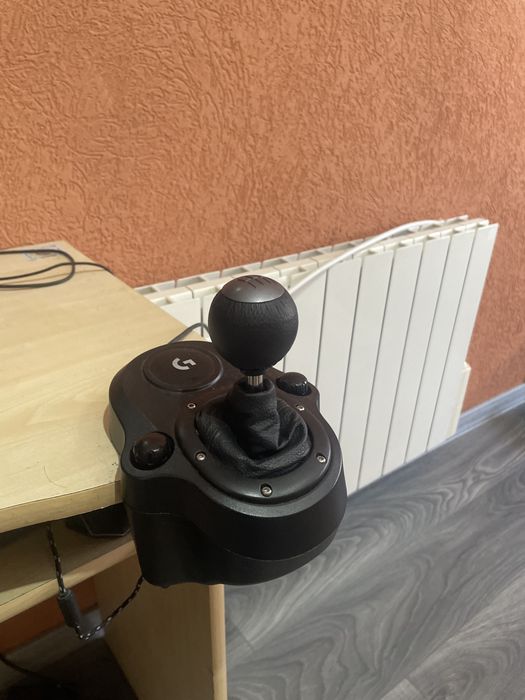 Продавам волан logitech g29 +shifter