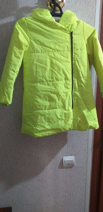 Продам плащ пальто,на девочку ,цена 5000тенге