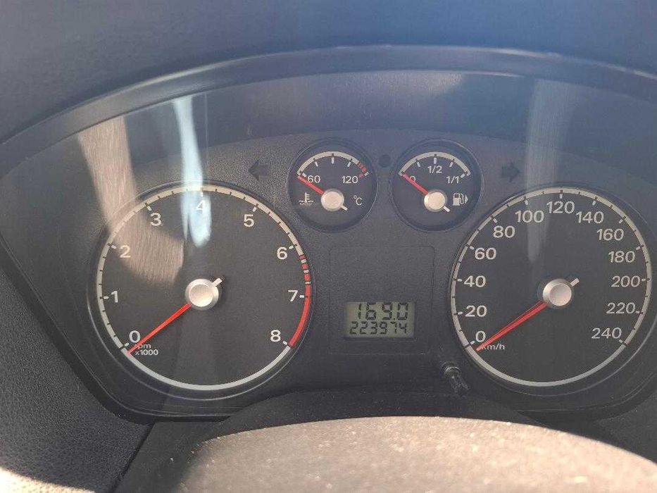 Vand Ford Focus M1 2005