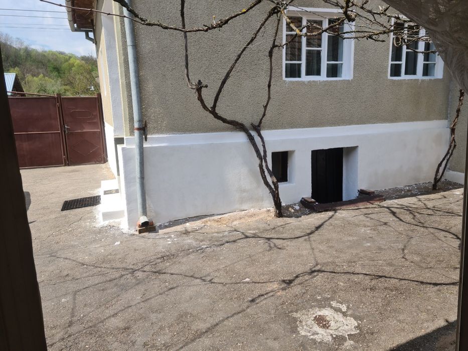 Vind 2 case pe același cefe