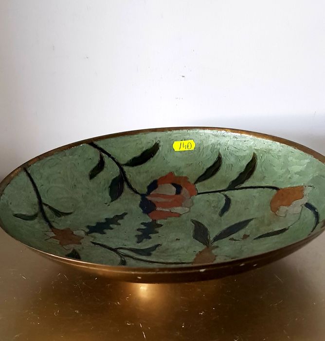 Obiecte vechi din alamă glazurata