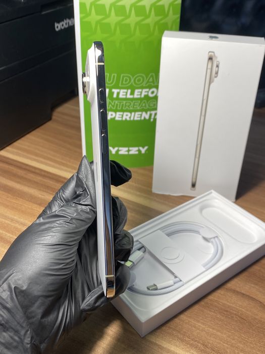 iPhone Air• 256 GB • Light Gold