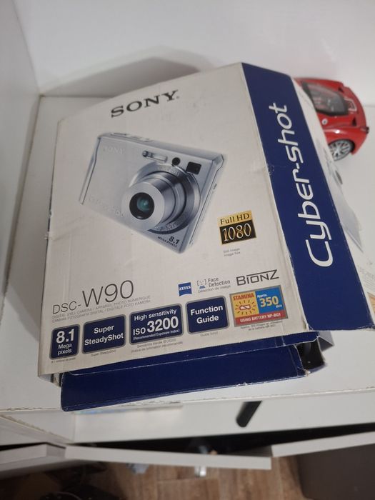 Цифровая камера Sony