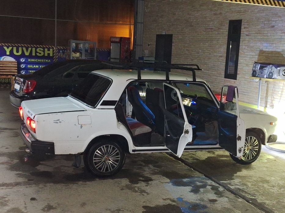 Vaz 2107 srochno sotiladi .dakumenti 100% toʻliq.