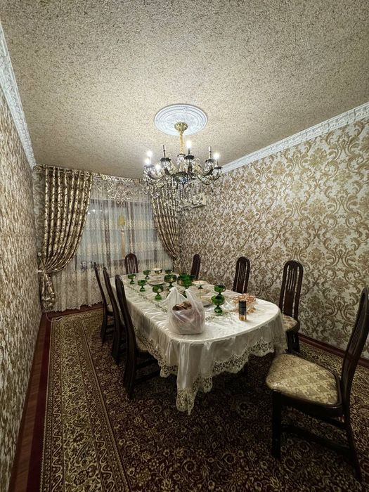 4 qavatli domda 1-qavatdagi 5 xonali xonadon sotiladi