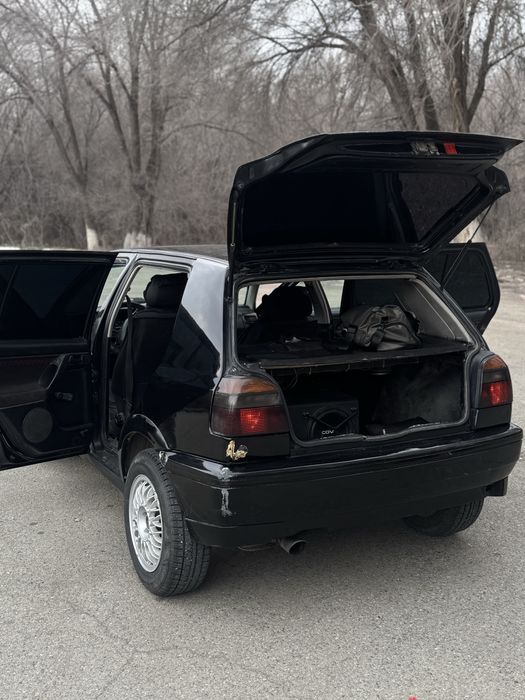 Продам голф 3 1.8 на карбюраторе