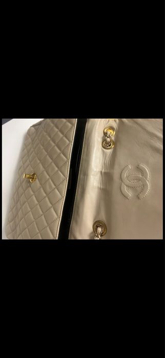 Vintage Chanel din piele naturla placat cu aur