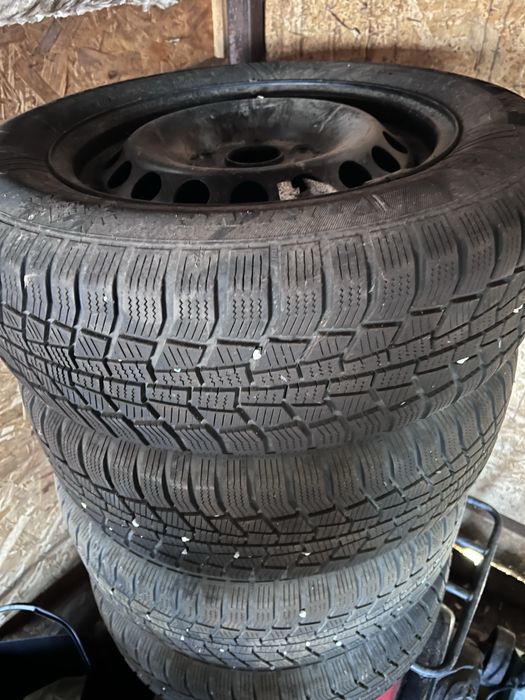 Cauciucuri de iarna cu jante otel 4x195/65/15 dedicate VW