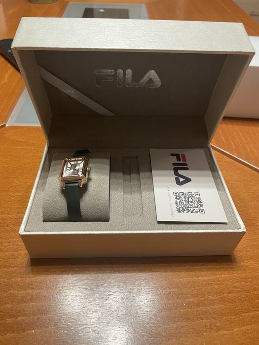 Елегантен ръчен дамски часовник Fila
