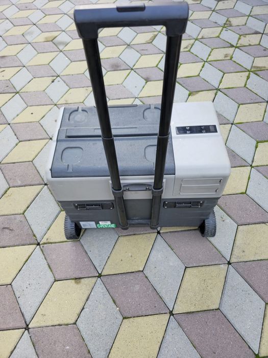 Frigider auto 61 litri,12/24/220volti.