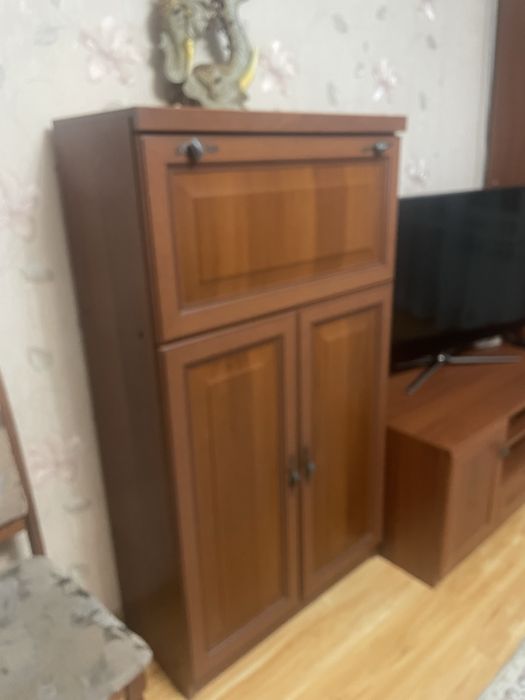Шкаф + тумба под ТВ, комплект, отличное состояние