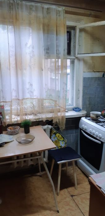Продам 3 ком квартиру в р-оне м. АЗИИ