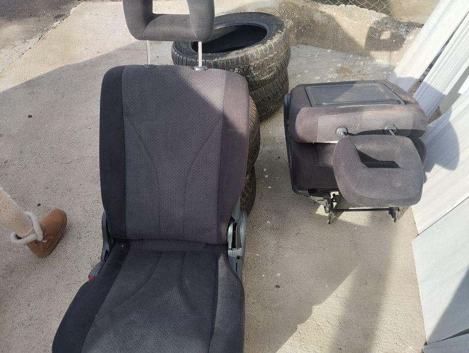 2 бр Седалки за mazda mpv