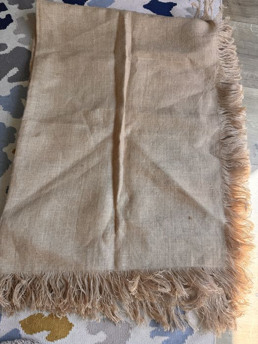 Fata de masa in/ canepa