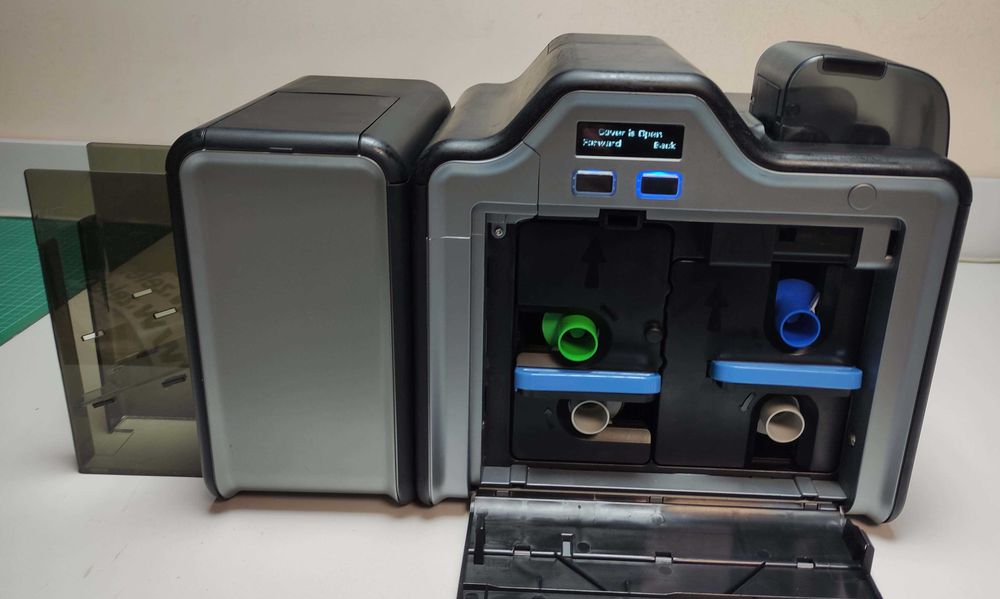 FARGO hdp 5000 - принтер за PVC карти