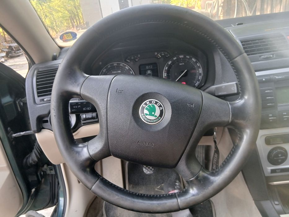 Vand volan cu airbag Skoda Octavia 2(2004-2013) cu mici uzuri pe lateral