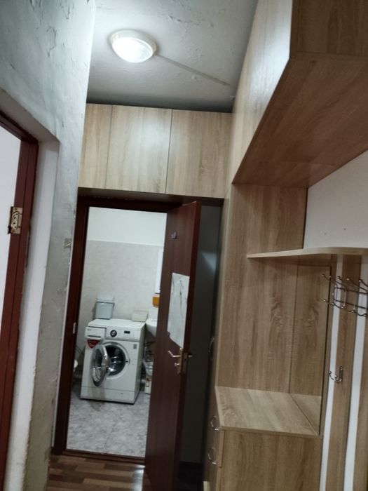 Продается стиркльная машина и прихожка