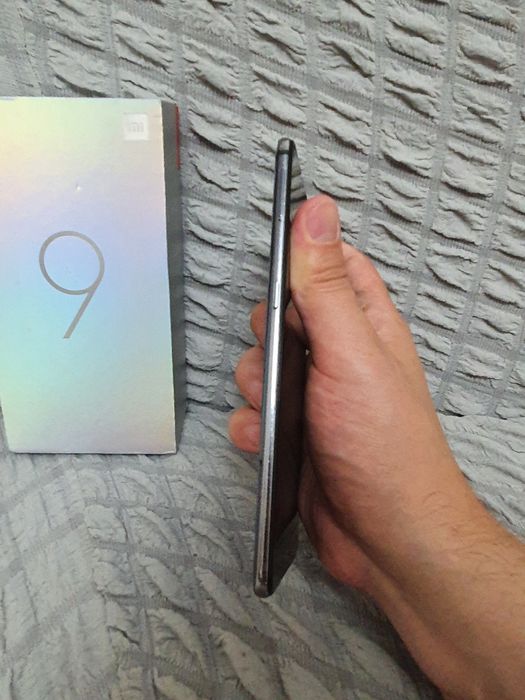 Srochna sotiladi Xiaomi Mi 9 6/128GB Blue  Original Flagman Igravoy