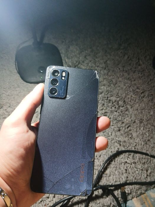 Oppo Reno6. 128GB 8+8 RAM