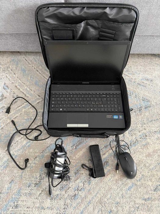 Samsung NP300V5A Intel i5 6GB RAM nVidia 520MX Windows 10 600GB HDD