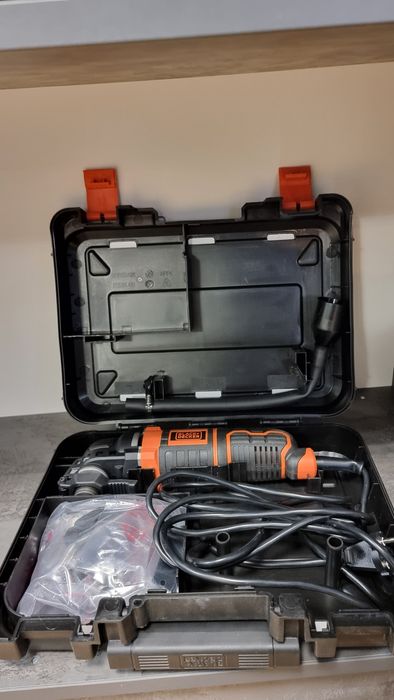 Amanet F28: Unealta multifunctionala Black and Decker MT300ka (N)