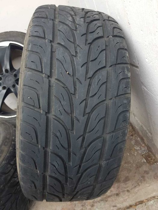 Комплект дисков с шинами Audi Q7 275/45/20.