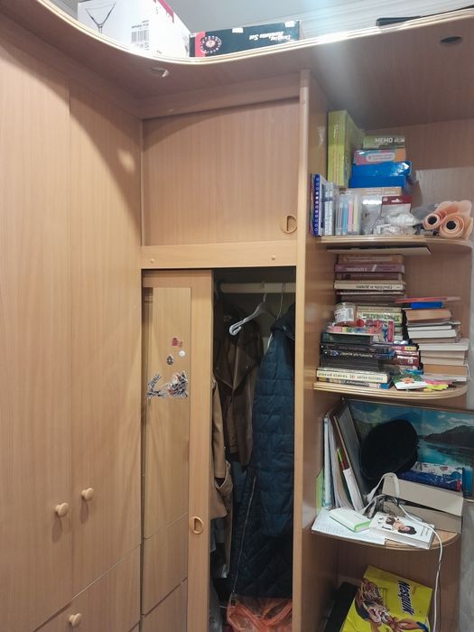 Продам  угловой  шкаф