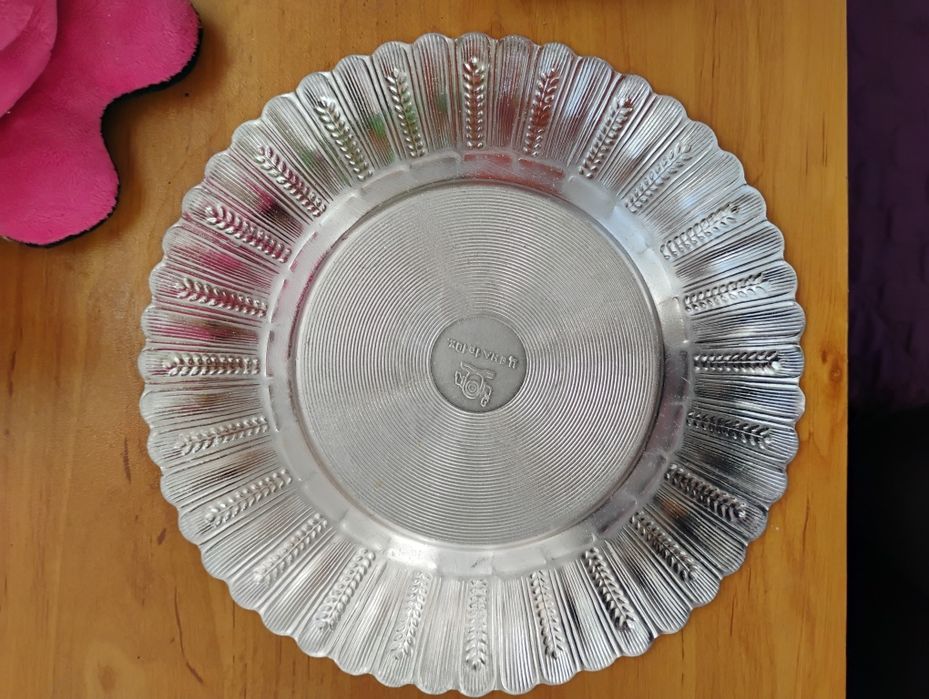 Метална чиния  за сервиране