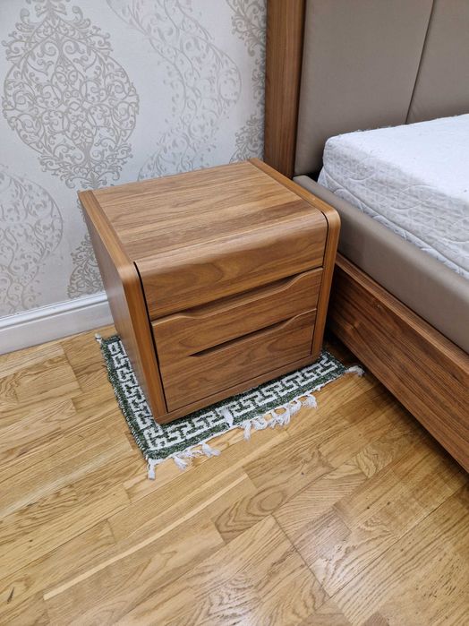 Кровать с тумбочками
