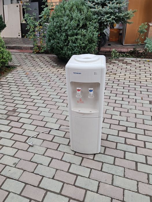 Кулер для воды almacom 3шт есть