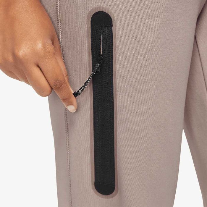 Nike Tech Fleece Jogger - Оригинално дамско долнище размер XS