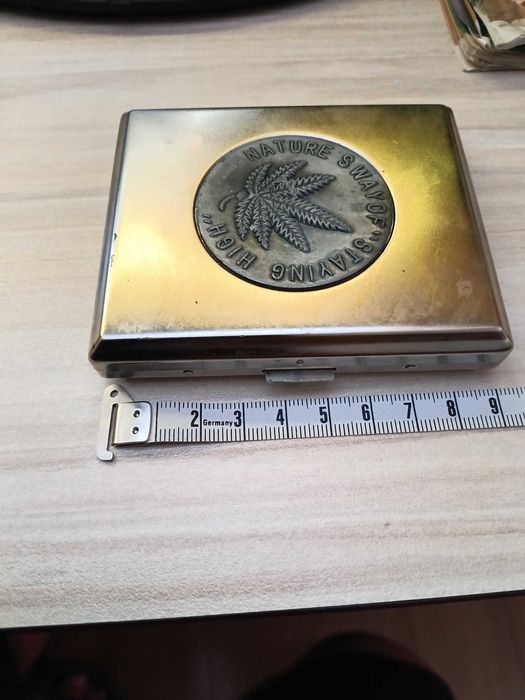 метална табакера ретро