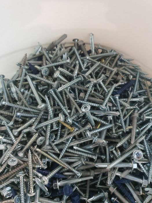 Holzsuruburi diverse la kg