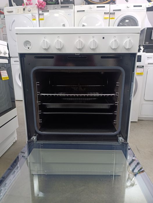 ГОТВАРСКА Печка с керамичен плот Electrolux VOSS