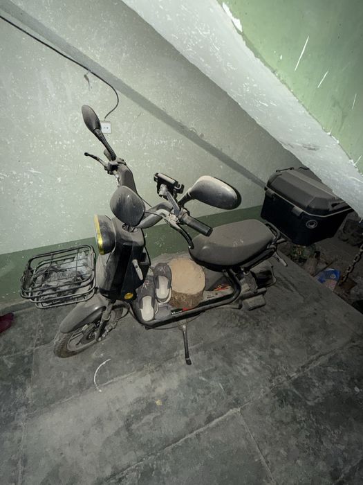 Skuter 6 ta akumlatorlik narxini yana kelishamiz ustlari chang faqat