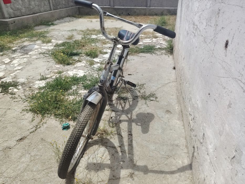 Продаётся детский велосипед.